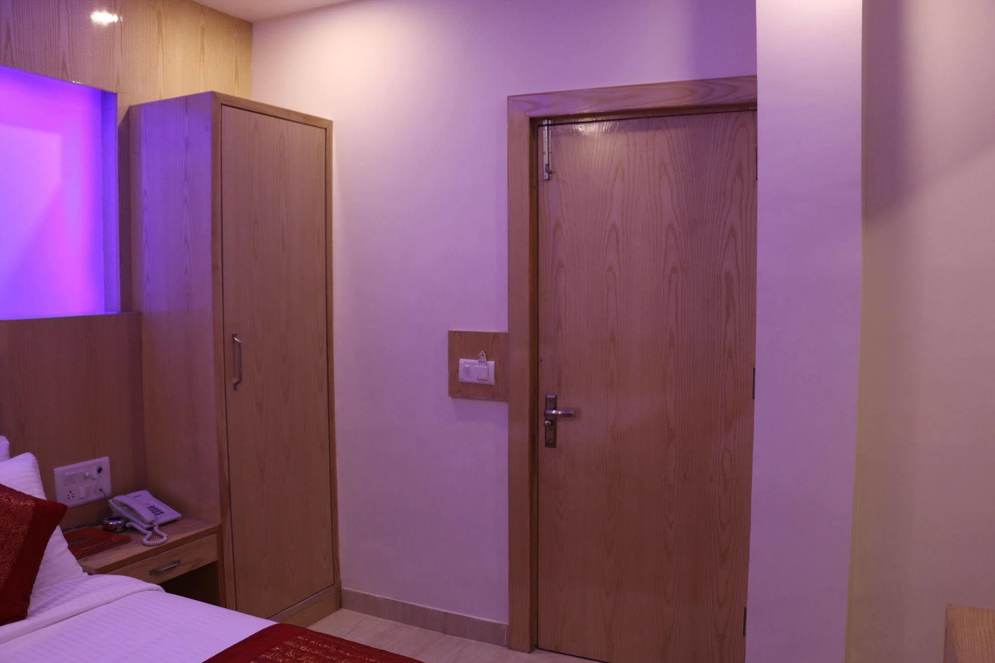 Hotel Prince Palace Deluxe - Paharganj - Nuova Delhi Esterno foto