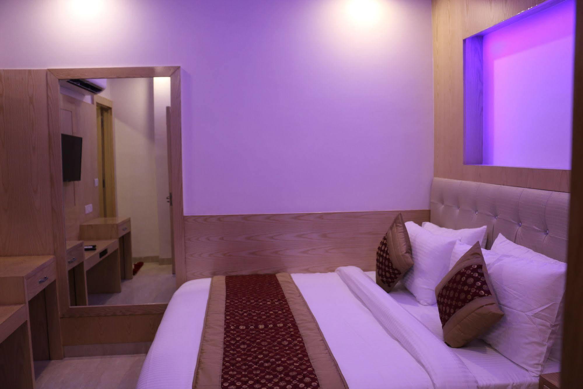 Hotel Prince Palace Deluxe - Paharganj - Nuova Delhi Esterno foto