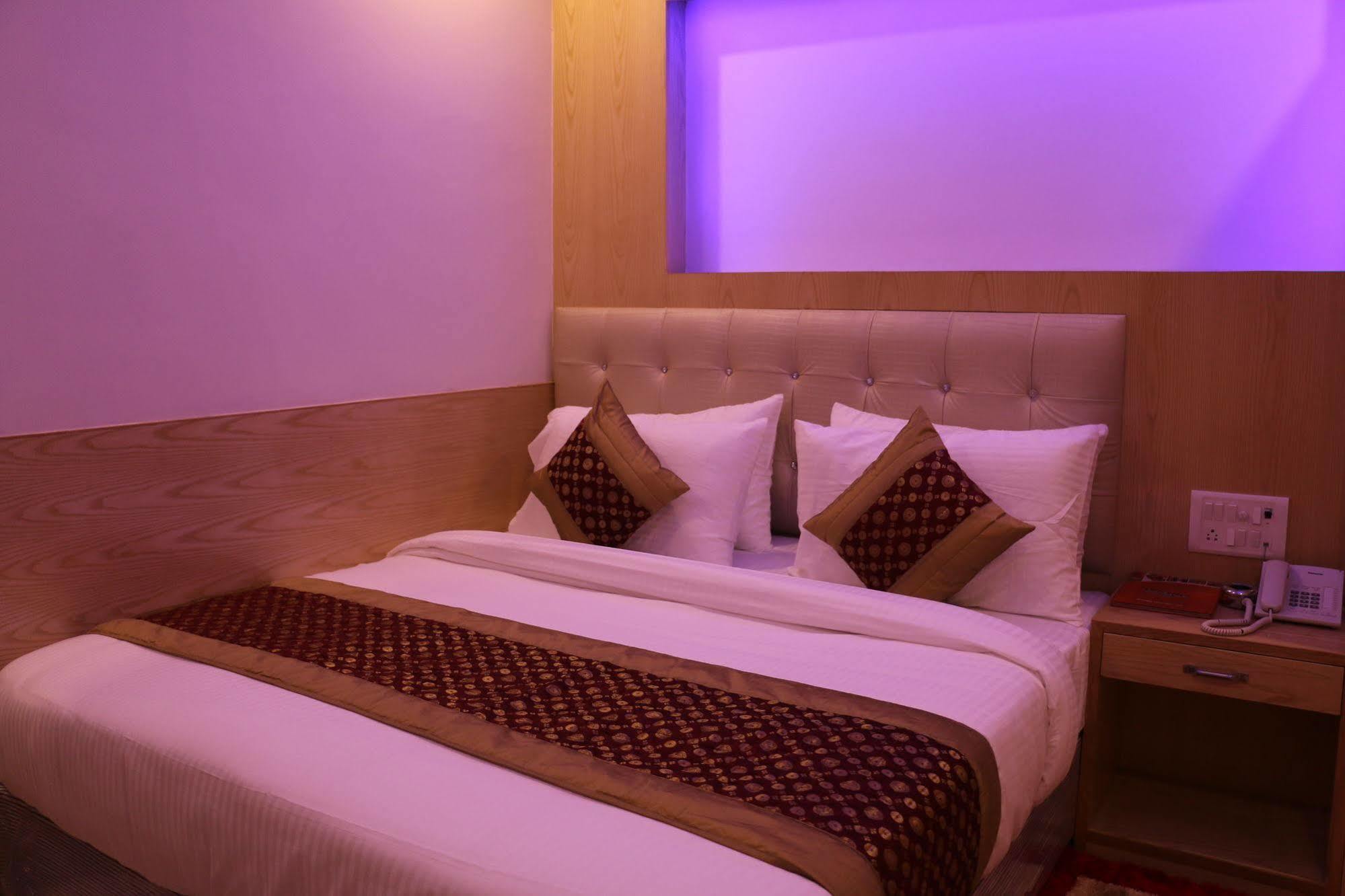 Hotel Prince Palace Deluxe - Paharganj - Nuova Delhi Esterno foto